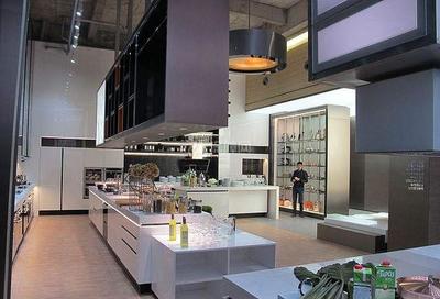 裝修材料網(wǎng)購好還是實體店買好 主材這樣選省錢30%