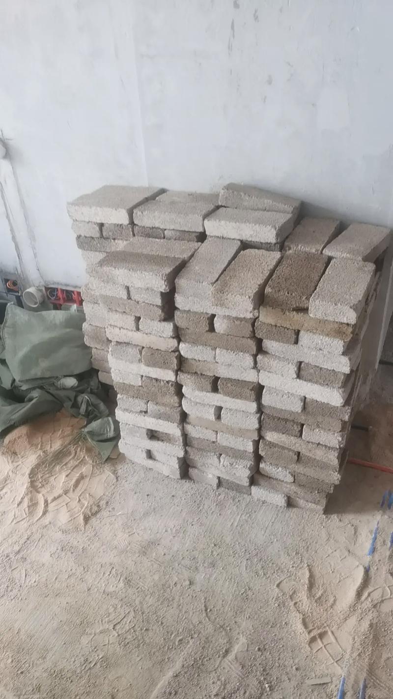 凱里開發(fā)區(qū)裝修材料銷售,沙子,水泥,水泥磚,氣泡磚.電話1